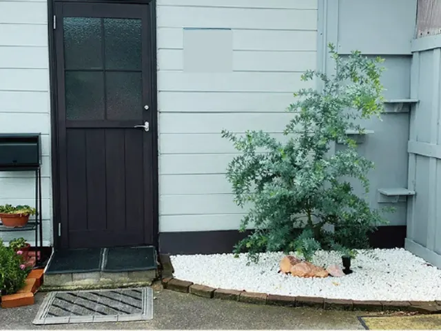 古くなった会社・事務所の「社屋入り口（ファサード）」をモダンに全面改修（施工事例）
